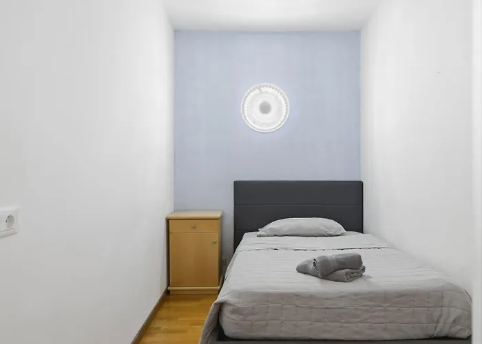 Center Penthouse 아파트